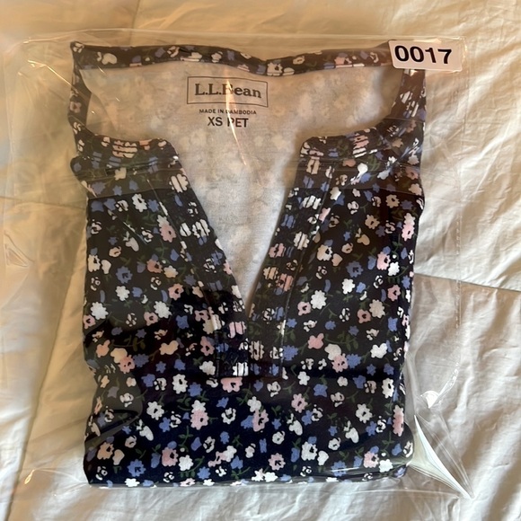 LL Bean 3/4 Long Sleeve Ditsy Floral Fitted Tee - Picture 6 of 7